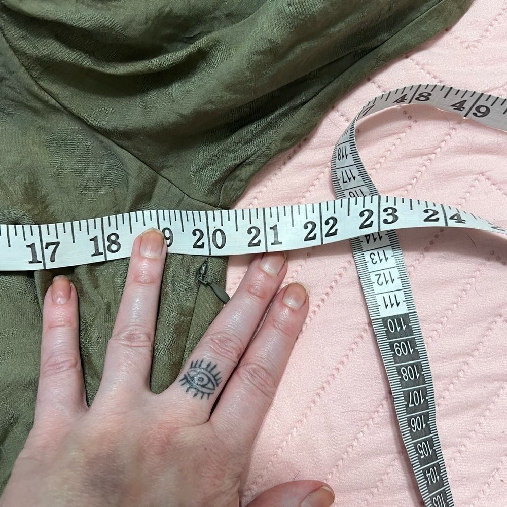Rebecca Minkoff Geneva Smocked
Puff Sleeve Dress in Army Green large midi - Picture 15 of 16
